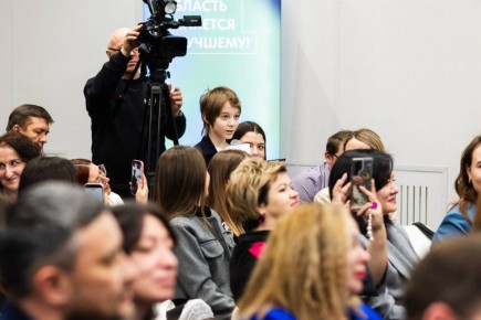 Пресс-конференция губернатора Андрея Чибиса по итогам 2025 года установила рекорд: 4,5 часа живого общения и развернутые ответы на 65 вопросов представителей областных, местных и федеральных СМИ