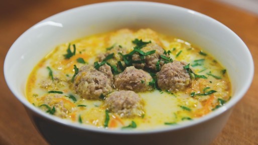 Покорите домочадцев сливочным супом с фрикадельками