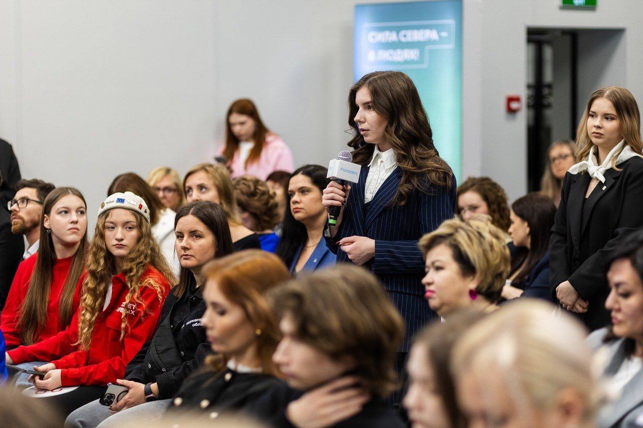 Пресс-конференция губернатора Андрея Чибиса по итогам 2025 года установила рекорд: 4,5 часа живого общения и развернутые ответы на 65 вопросов представителей областных, местных и федеральных СМИ Пресс-конференция губернатора Андрея Чибиса по итогам 2025 года установила рекорд: 4,5 часа живого общения и развернутые ответы на 65 вопросов представителей областных, местных и федеральных СМИ