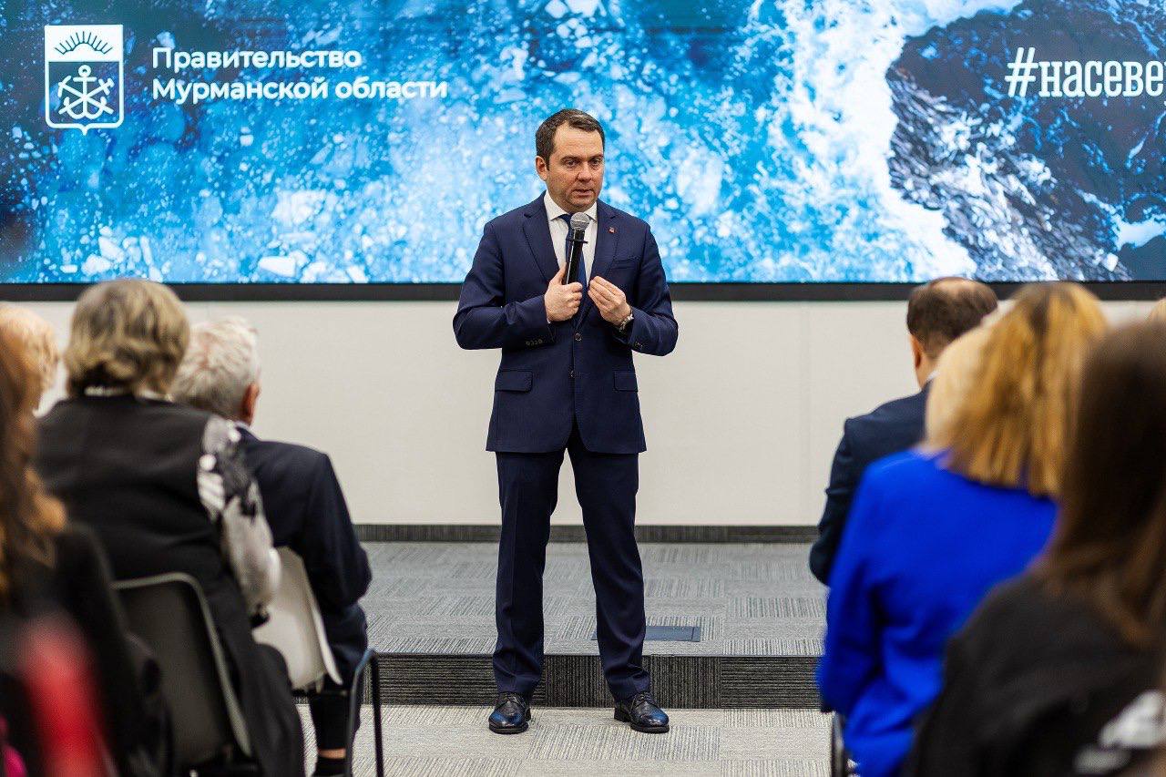 Пресс-конференция губернатора Андрея Чибиса по итогам 2025 года установила рекорд: 4,5 часа живого общения и развернутые ответы на 65 вопросов представителей областных, местных и федеральных СМИ Пресс-конференция губернатора Андрея Чибиса по итогам 2025 года установила рекорд: 4,5 часа живого общения и развернутые ответы на 65 вопросов представителей областных, местных и федеральных СМИ