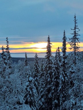 Доброе утро, Заполярье!. Зимой Ключихинская сопка в Кандалакшском округе превращается в настоящее ледяное шоу – по склонам текут замерзшие потоки, создавая удивительные пейзажи