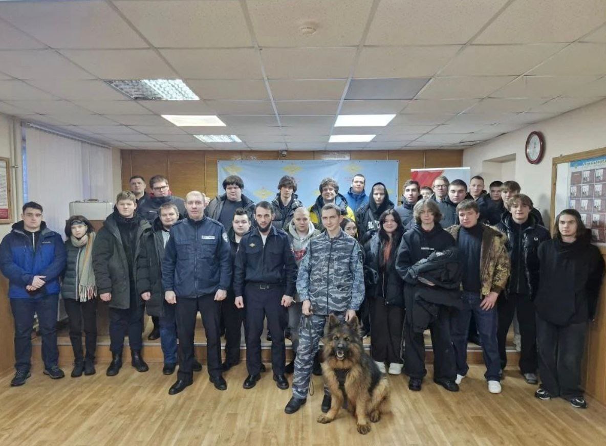 Сотрудники Оленегорского отдела Госавтоинспекции присоединились ко всероссийской акции «Студенческий десант»