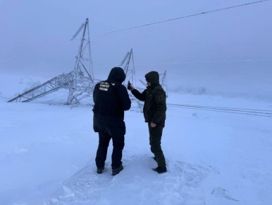 Срок службы разрушившихся в Мурманской области опор ЛЭП превышает 40 лет, сообщает СК