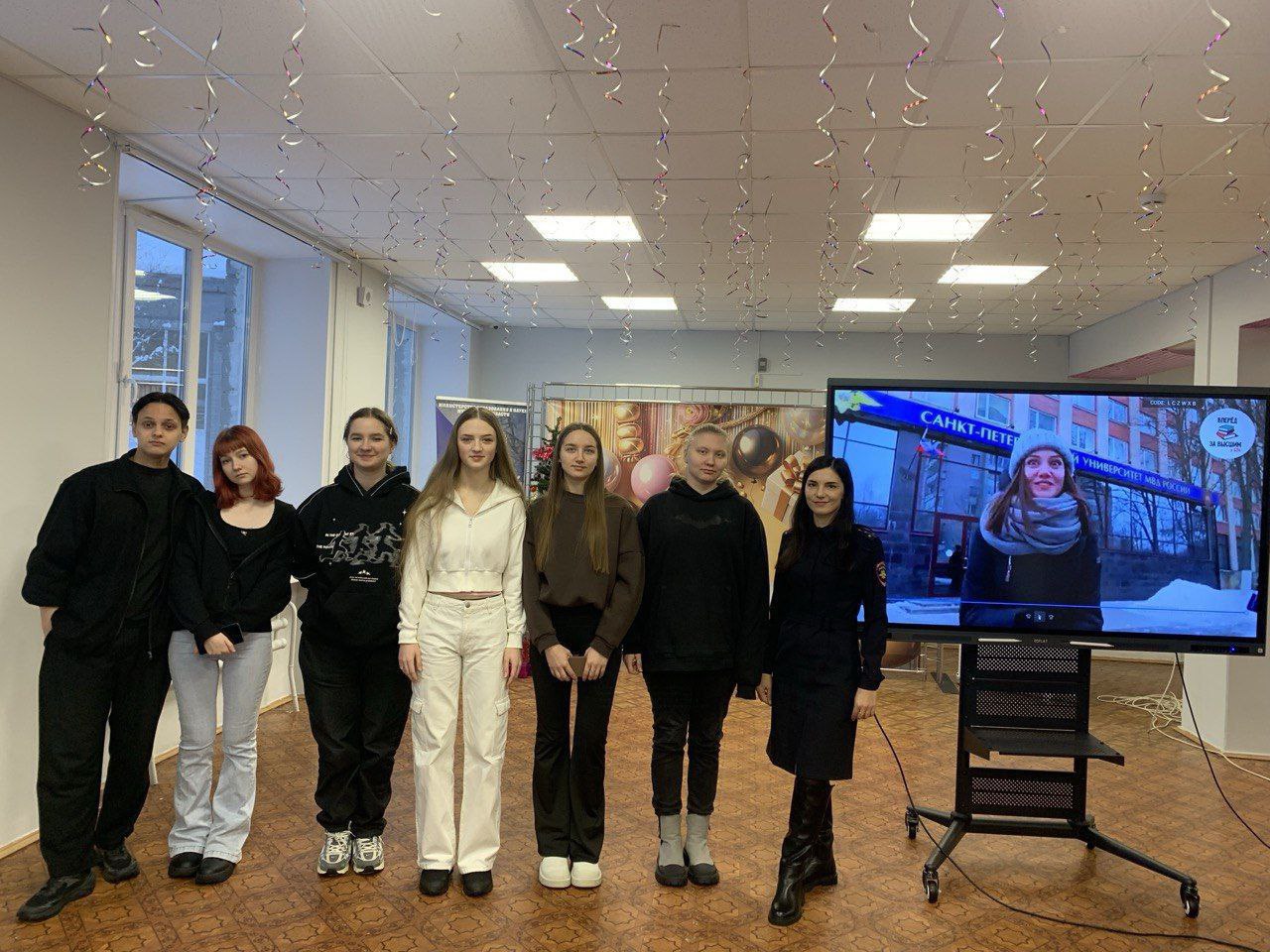 В Полярнозоринском районе прошел «Студенческий десант»: будущие энергетики узнали о возможностях службы в органах внутренних дел В Полярнозоринском районе прошел «Студенческий десант»: будущие энергетики узнали о возможностях службы в органах внутренних дел