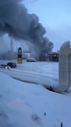 В Мурманске горит заправка на Верхне-Ростинском шоссе