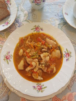 Теплое рагу из курицы с овощами помогает сохранить вкусный вечер