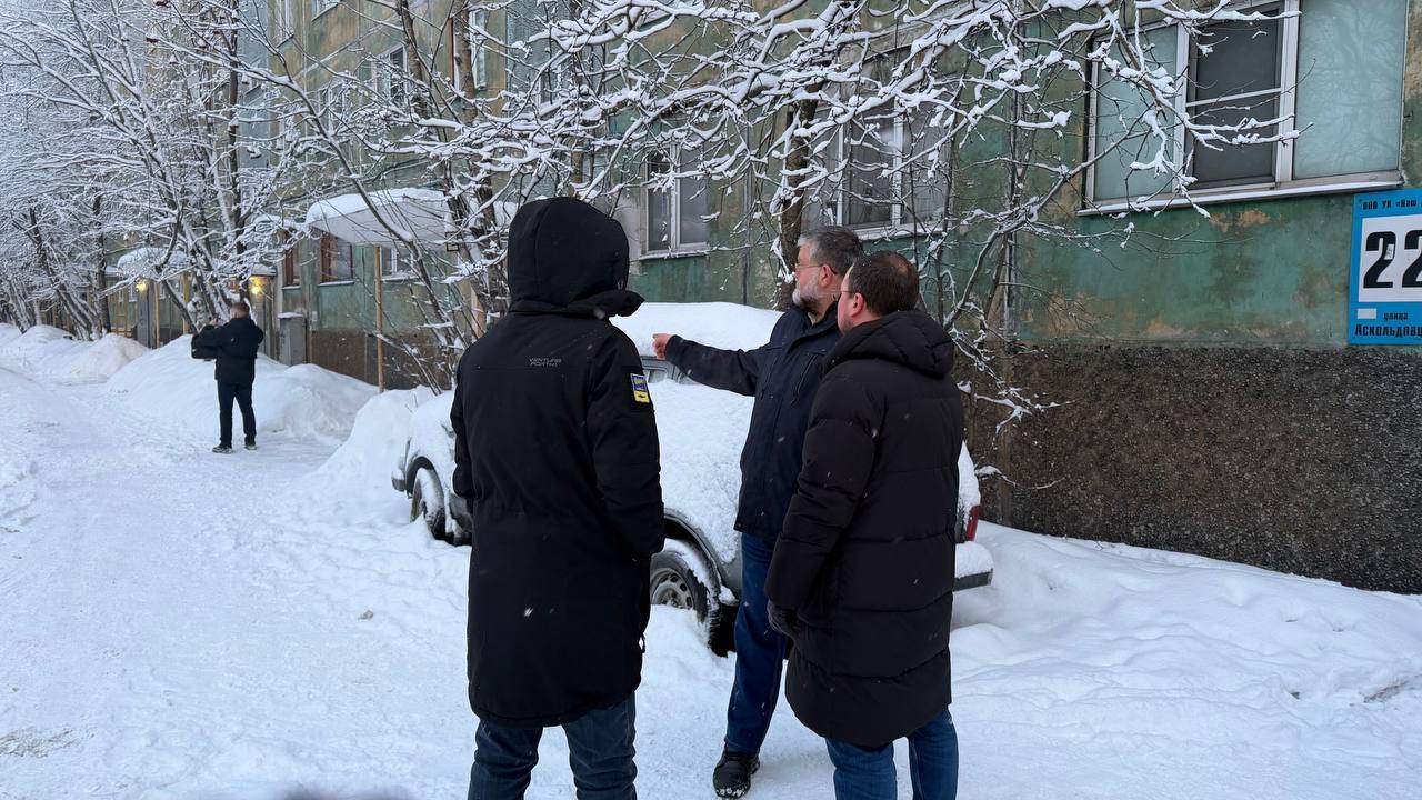 Из-за возгорания газового коллектора в Мурманске началась эвакуация Из-за возгорания газового коллектора в Мурманске началась эвакуация