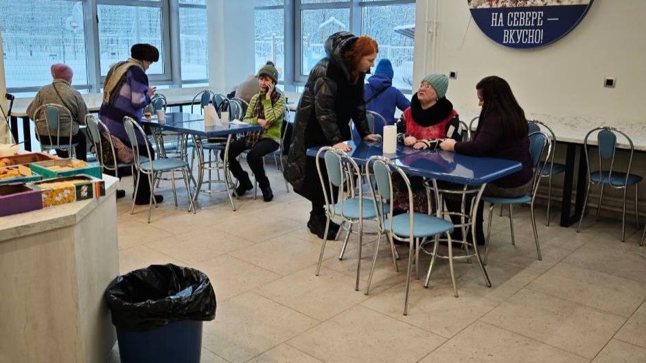 Для эвакуированных с Аскольдовцев мурманчан организовали питание и помощь медиков