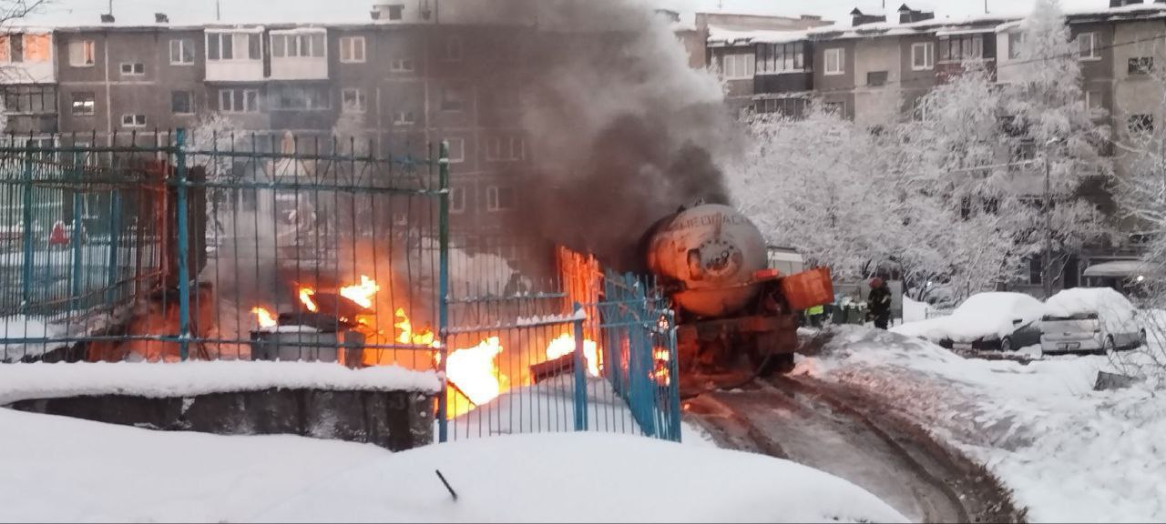 В Мурманске на улице Аскольдовцев произошло возгорание газового оборудования В Мурманске на улице Аскольдовцев произошло возгорание газового оборудования