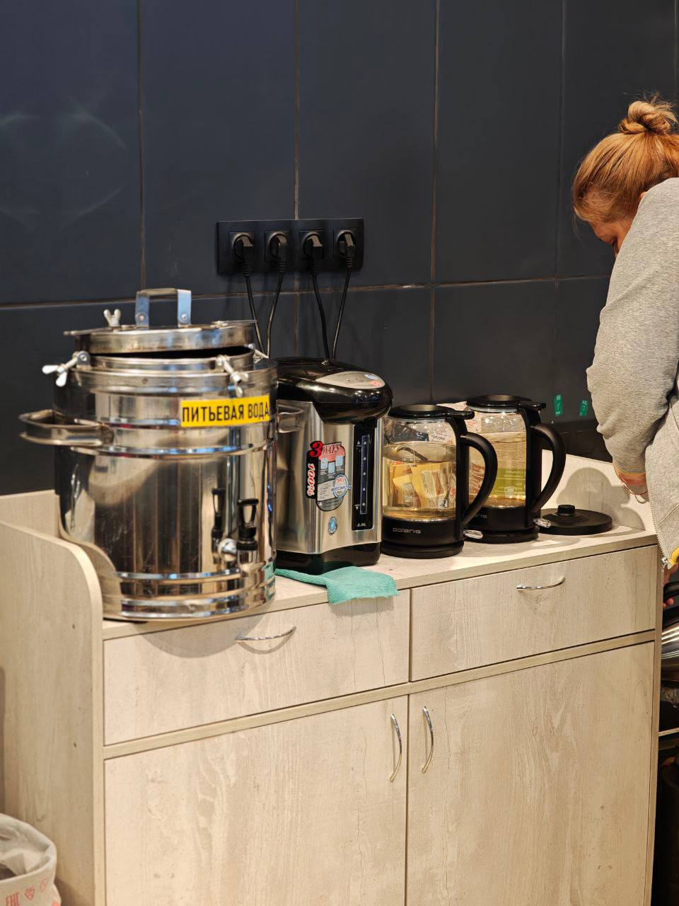 Для эвакуированных с Аскольдовцев мурманчан организовали питание и помощь медиков Для эвакуированных с Аскольдовцев мурманчан организовали питание и помощь медиков