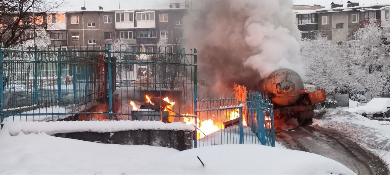 В Мурманске на улице Аскольдовцев произошло возгорание газового оборудования