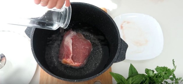 Набор вкусов Тбилиси: говядина с красной фасолью и ореховой заправкой