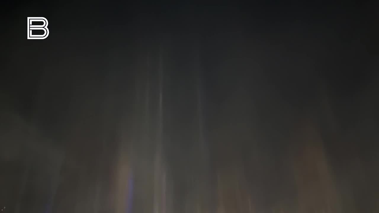 Морозная магия в Мурманске: небо украсили световые столбы