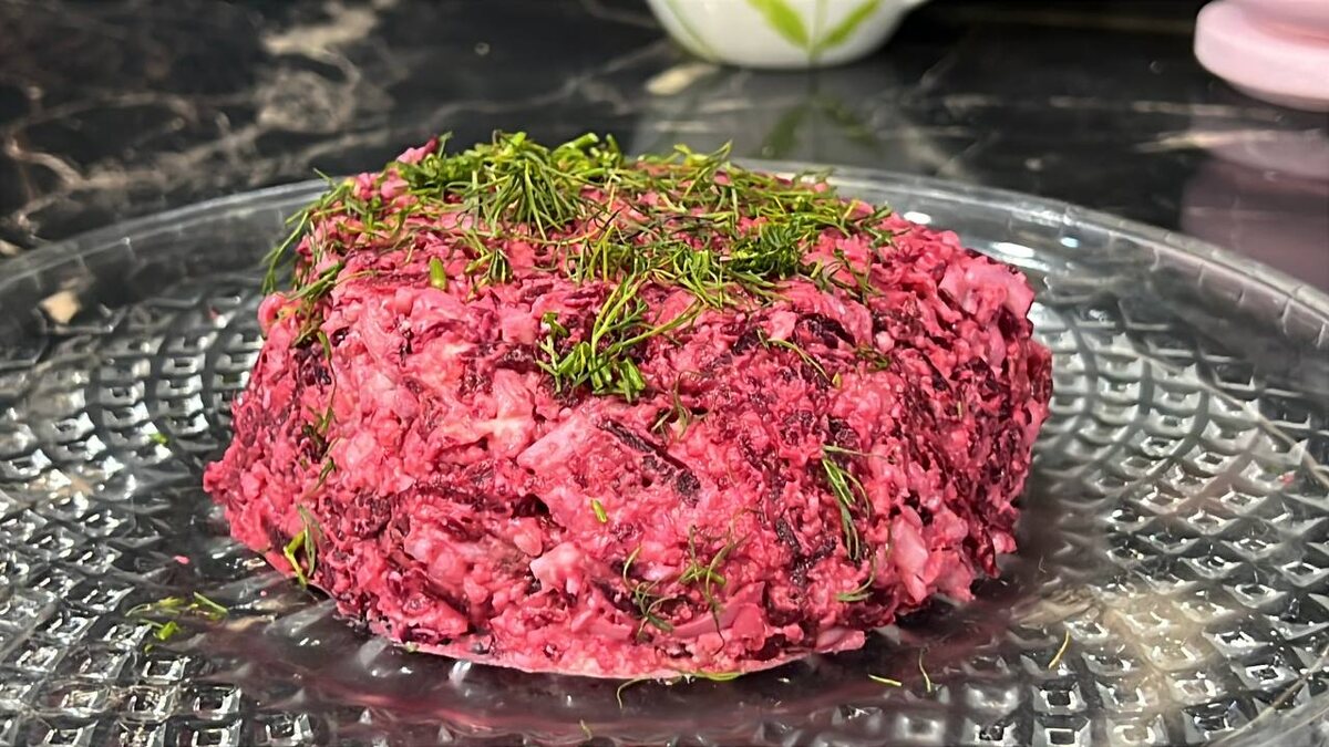 Нежный салат со свеклой