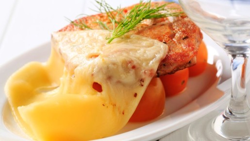 К праздничному столу: простой рецепт «божественного» мяса