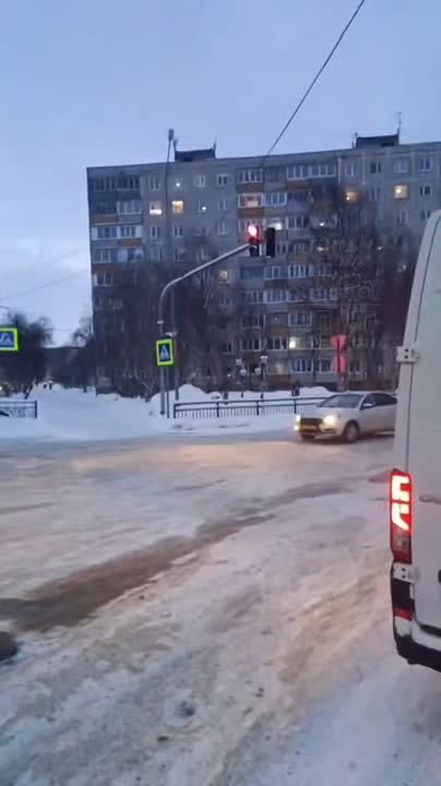 Сегодня сотрудниками Кольской Госавтоинспекции оперативно установлен и привлечен к ответственности водитель автомобиля «Фольксваген», допустивший грубое нарушение Правил дорожного движения