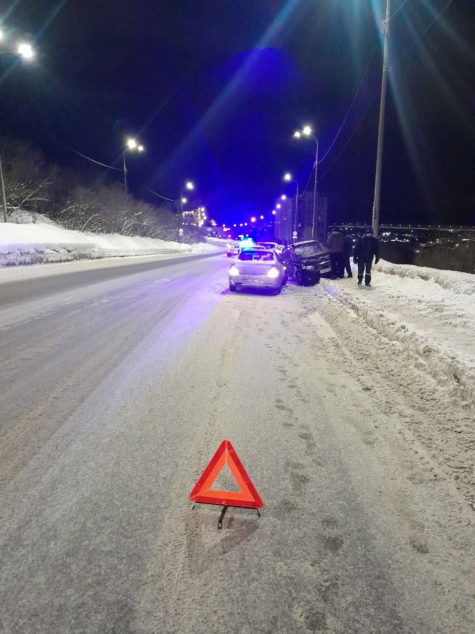 За прошедшие сутки на территории Мурманской области зарегистрировано 3 ДТП, в которых 4 человека получили телесные повреждения различной степени тяжести За прошедшие сутки на территории Мурманской области зарегистрировано 3 ДТП, в которых 4 человека получили телесные повреждения различной степени тяжести