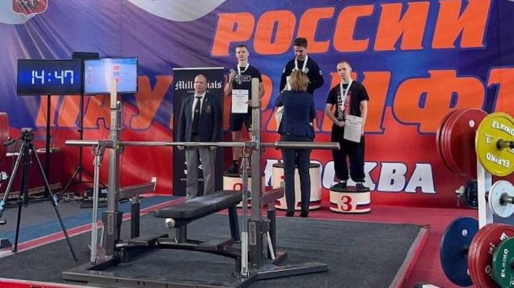 Ольга Журбенко и Олег Рыбка везут в Мурманскую область высокие награды с чемпионата России по пауэрлифтингу