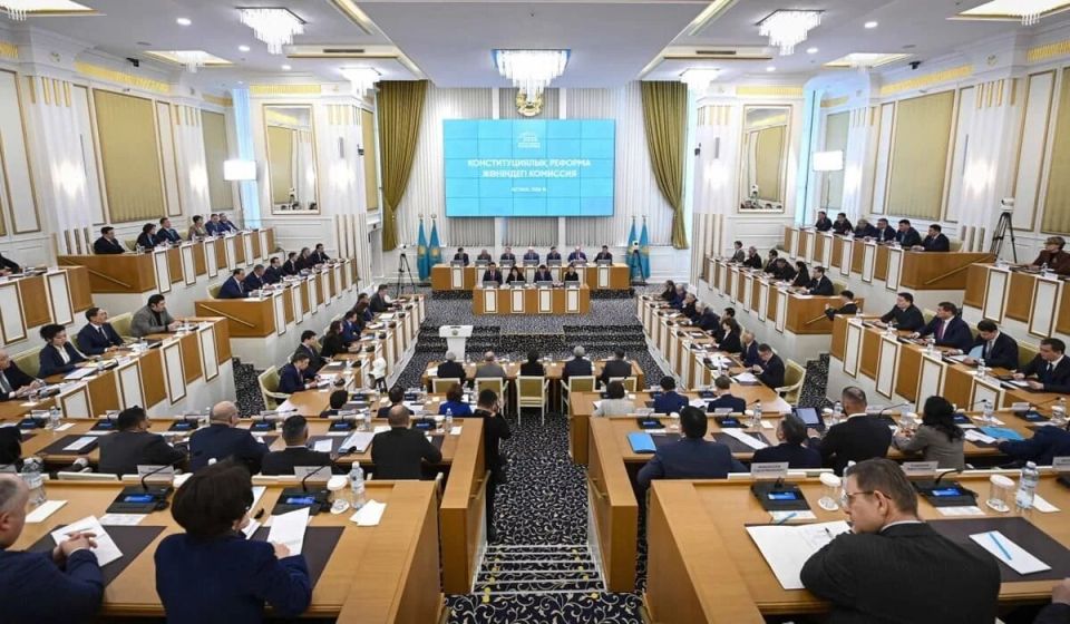 Конституционная комиссия обсуждает важные поправки к Основному закону страны