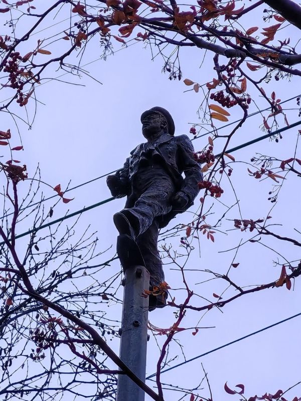 Где спрятался самый маленький памятник Мурманска?