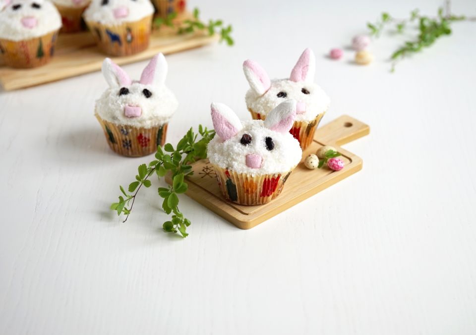 Пасхальные кексы в форме зайчиков: уникальное угощение для весеннего праздника