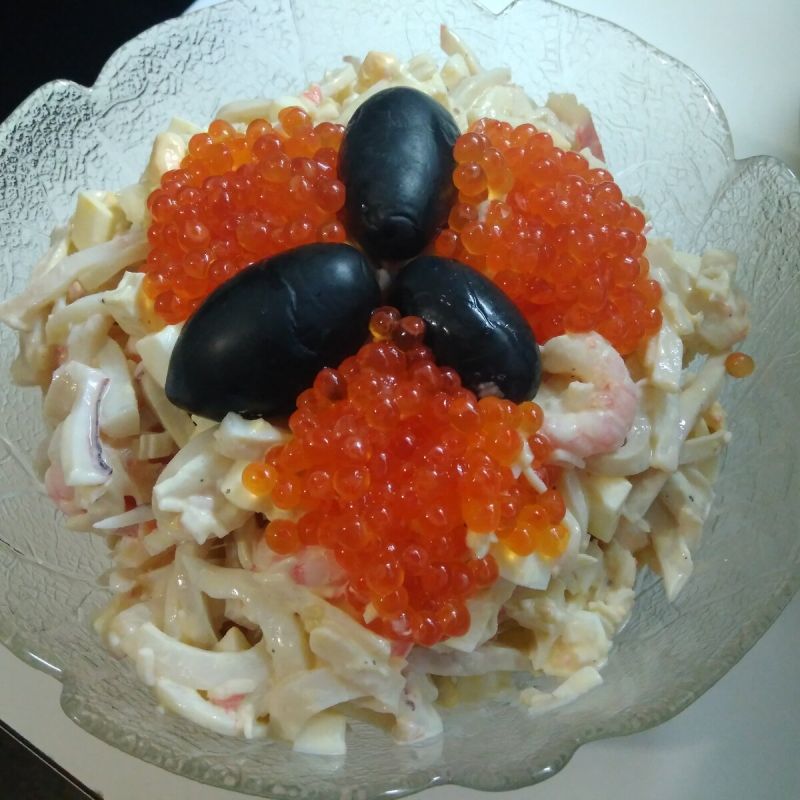 Изысканный салат "Царский" с морепродуктами