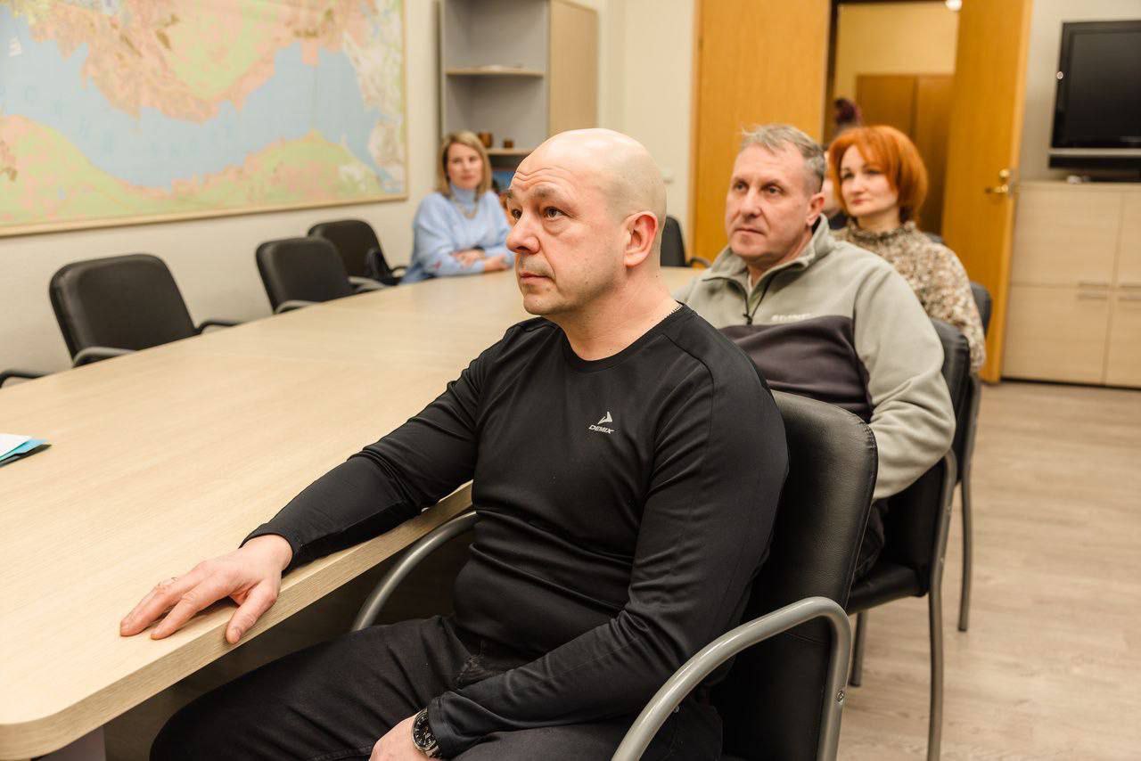 Сегодня глава города Мурманска Иван Лебедев поблагодарил мурманчан, которые своими руками создали праздничное настроение во дворах Сегодня глава города Мурманска Иван Лебедев поблагодарил мурманчан, которые своими руками создали праздничное настроение во дворах