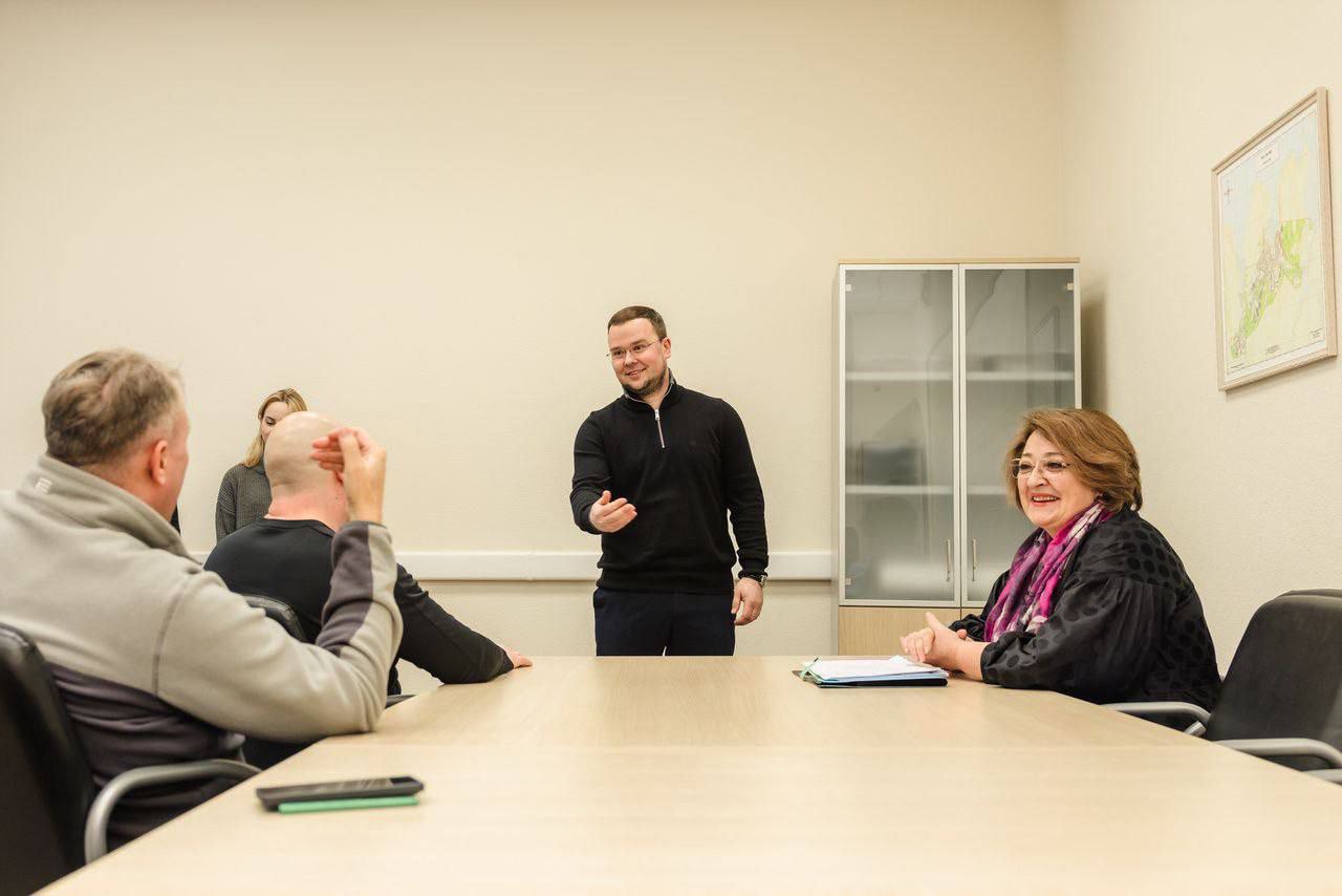 Сегодня глава города Мурманска Иван Лебедев поблагодарил мурманчан, которые своими руками создали праздничное настроение во дворах Сегодня глава города Мурманска Иван Лебедев поблагодарил мурманчан, которые своими руками создали праздничное настроение во дворах