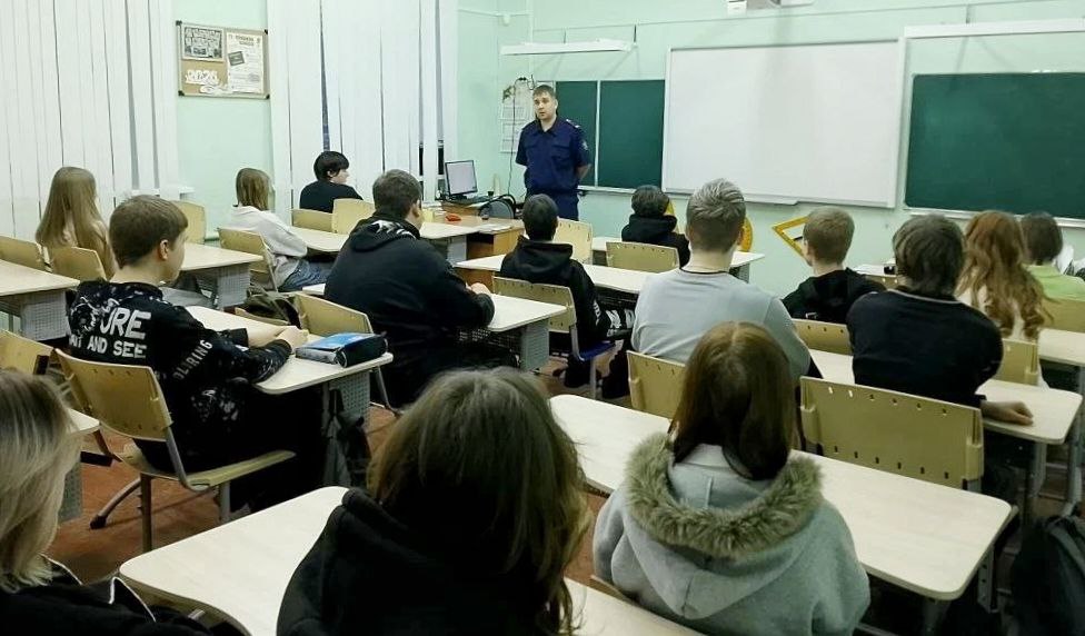 Следователь следственного отдела по городу Кандалакше провел профилактическую беседу со школьниками