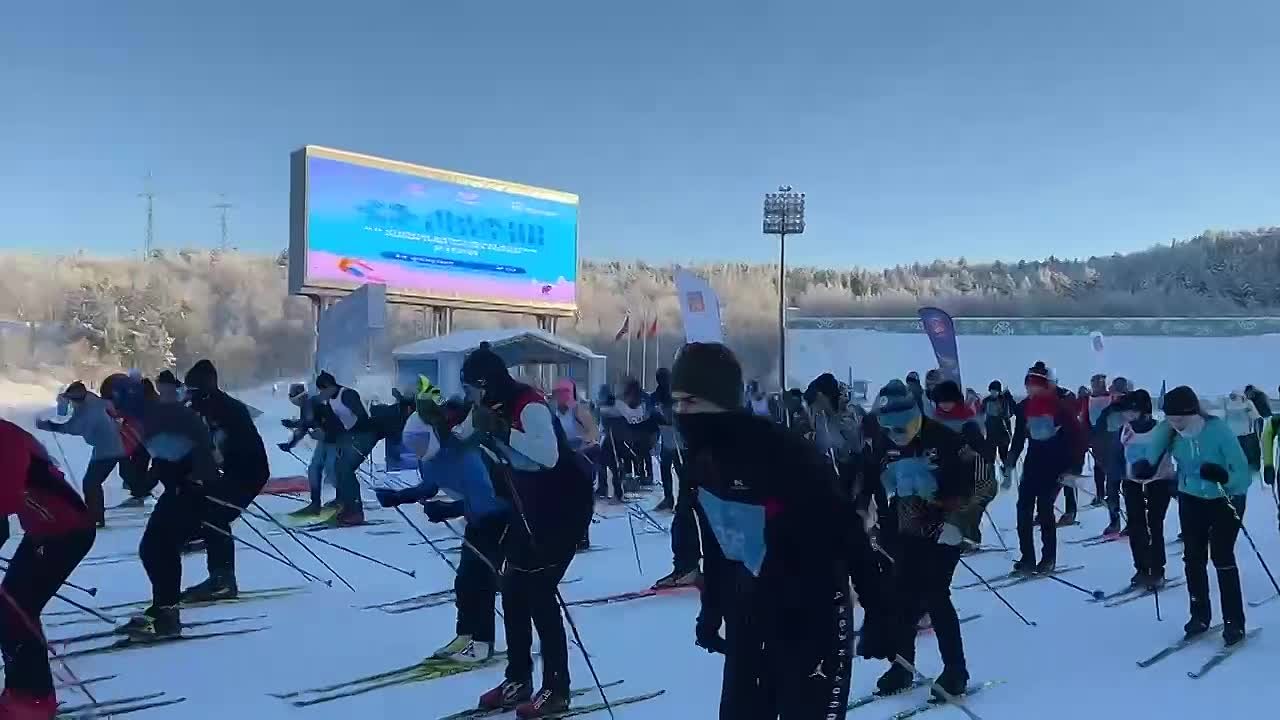 «Лыжня России – 2026»: более 230 северян вышли на старт традиционной гонки в Долине Уюта