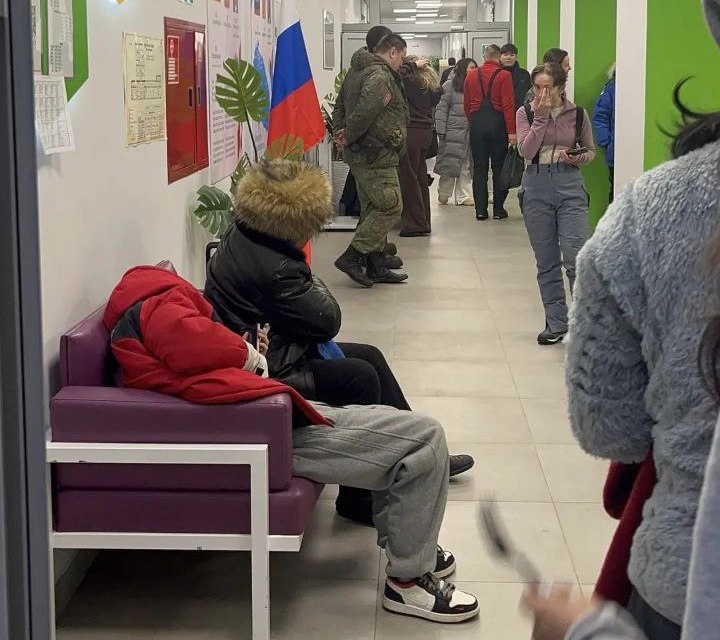 В Териберке организовали круглосуточную медпомощь туристам, застрявшим из-за непогоды