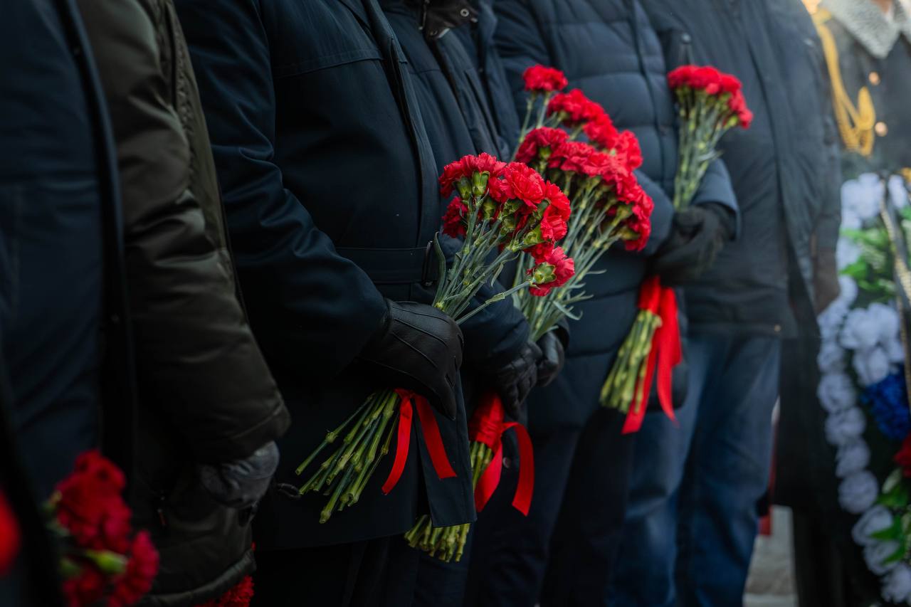 В Аллее памяти возле театра Северного флота прошел митинг, посвященный 37-летней годовщине вывода ограниченного контингента советских войск из республики Афганистан В Аллее памяти возле театра Северного флота прошел митинг, посвященный 37-летней годовщине вывода ограниченного контингента советских войск из республики Афганистан