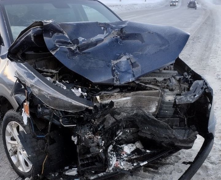 В лобовом столкновении на подъезде к дороге Кола — Мурмаши пострадал человек В лобовом столкновении на подъезде к дороге Кола — Мурмаши пострадал человек