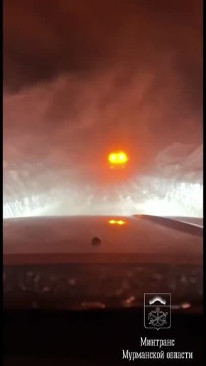 Туристов вывозят из Териберки автоколонной