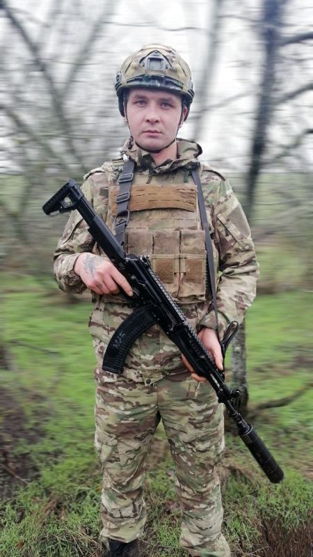 Двое отважных. Российские воины выполняют задачи СВО не числом, а умением На крышах многоэтажных домов и административных зданий Степногорска развеваются флаги России и Воздушно-десантных войск, поднятые штурмовиками 247-го...