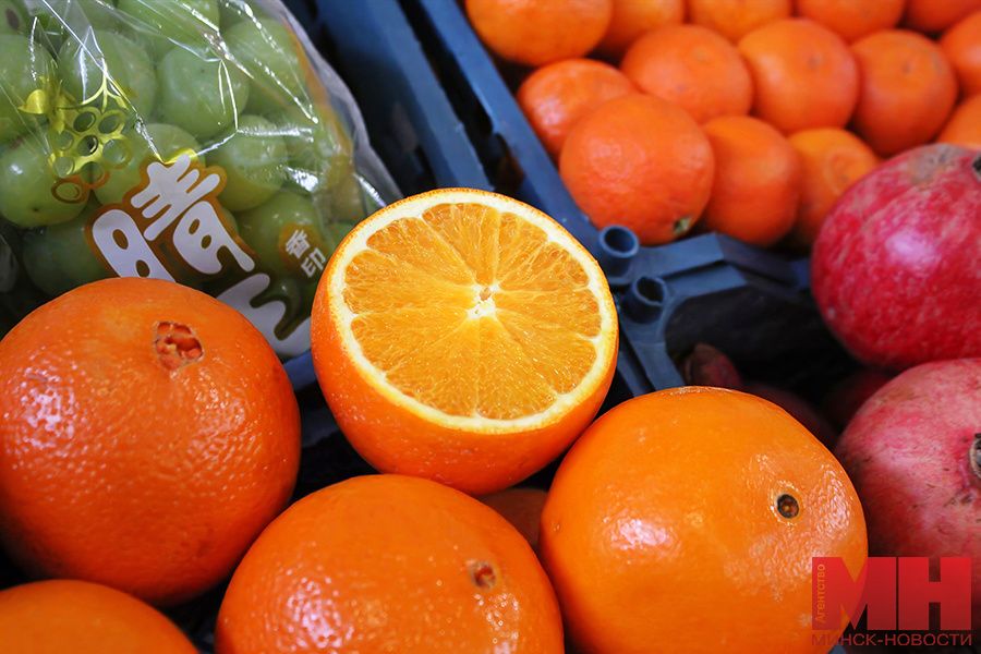 Цены на фрукты и овощи на Комаровке: что выбирают минчане в феврале