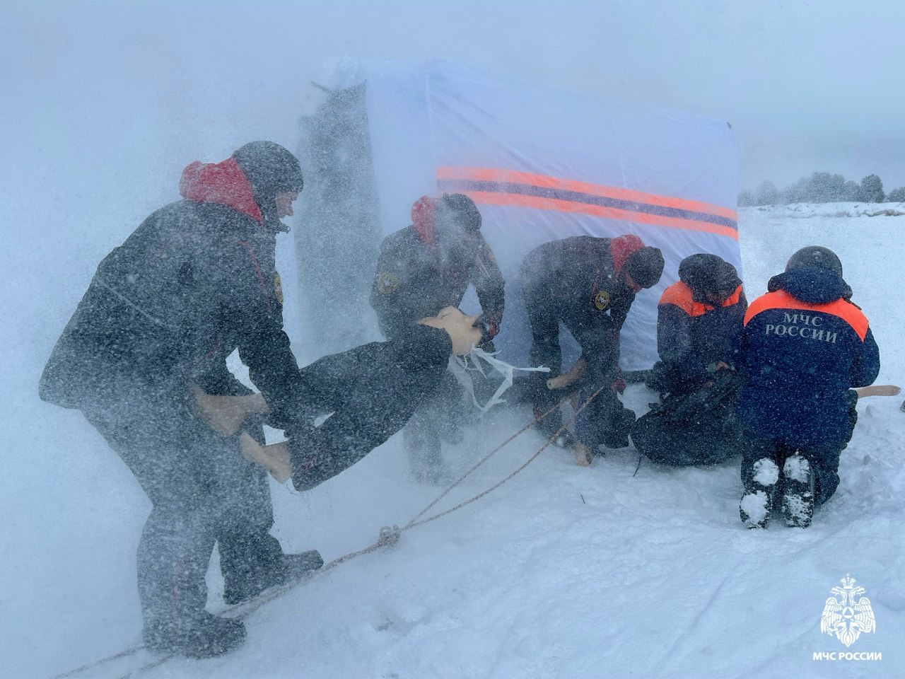 Спасатели из Мурманской области приняли участие в международном фестивале "Русский лед-2026" Спасатели из Мурманской области приняли участие в международном фестивале "Русский лед-2026"