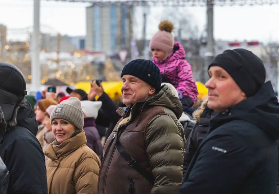 Сегодня в центре города на площади у конгресс-отеля «Меридиан» прошло народное гулянье «Широкая Масленица!» Сегодня в центре города на площади у конгресс-отеля «Меридиан» прошло народное гулянье «Широкая Масленица!»