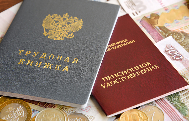 Как работа на двух ставках может повлиять на вашу пенсию: разъяснения СФР