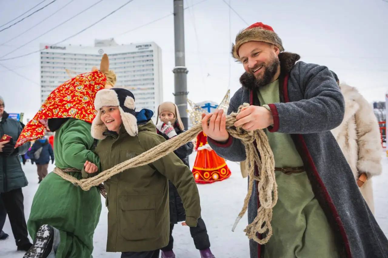 Сегодня в центре города на площади у конгресс-отеля «Меридиан» прошло народное гулянье «Широкая Масленица!» Сегодня в центре города на площади у конгресс-отеля «Меридиан» прошло народное гулянье «Широкая Масленица!»