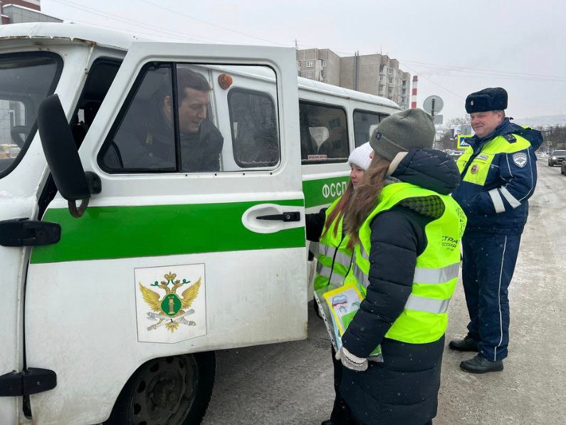 В преддверии праздника Дня защитника Отечества на дорогах Кольского района произошло нечто необычное В преддверии праздника Дня защитника Отечества на дорогах Кольского района произошло нечто необычное