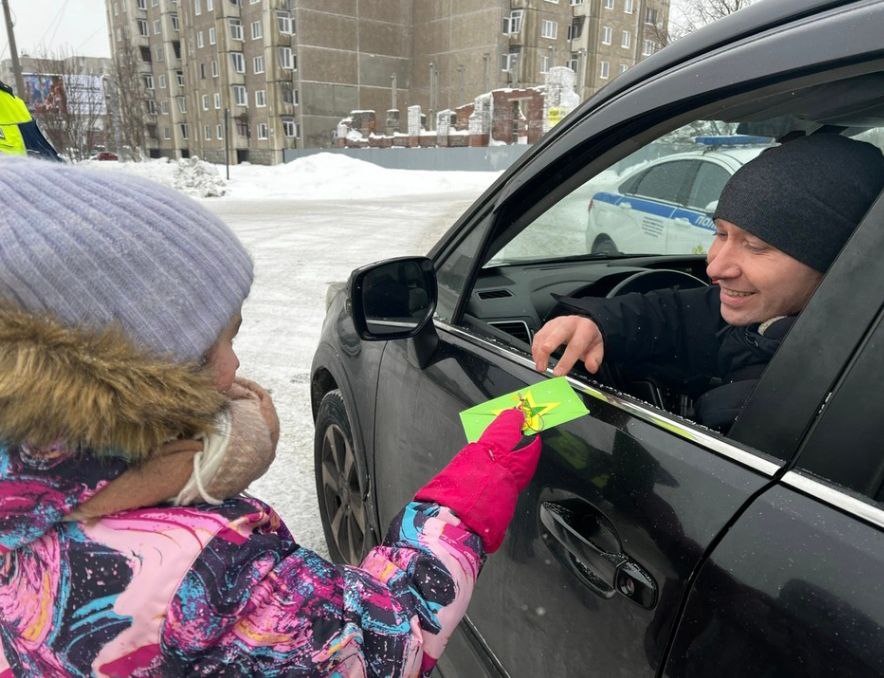 В преддверии праздника Дня защитника Отечества на дорогах Кольского района произошло нечто необычное
