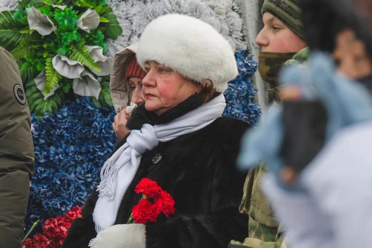 У мемориального комплекса Защитникам Советского Заполярья в годы Великой Отечественной войны в Мурманске состоялся торжественный митинг, посвящённый Дню защитника Отечества У мемориального комплекса Защитникам Советского Заполярья в годы Великой Отечественной войны в Мурманске состоялся торжественный митинг, посвящённый Дню защитника Отечества