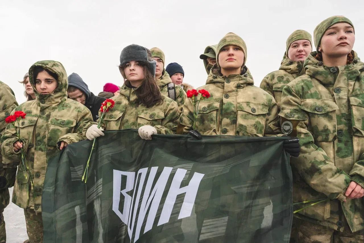 У мемориального комплекса Защитникам Советского Заполярья в годы Великой Отечественной войны в Мурманске состоялся торжественный митинг, посвящённый Дню защитника Отечества У мемориального комплекса Защитникам Советского Заполярья в годы Великой Отечественной войны в Мурманске состоялся торжественный митинг, посвящённый Дню защитника Отечества