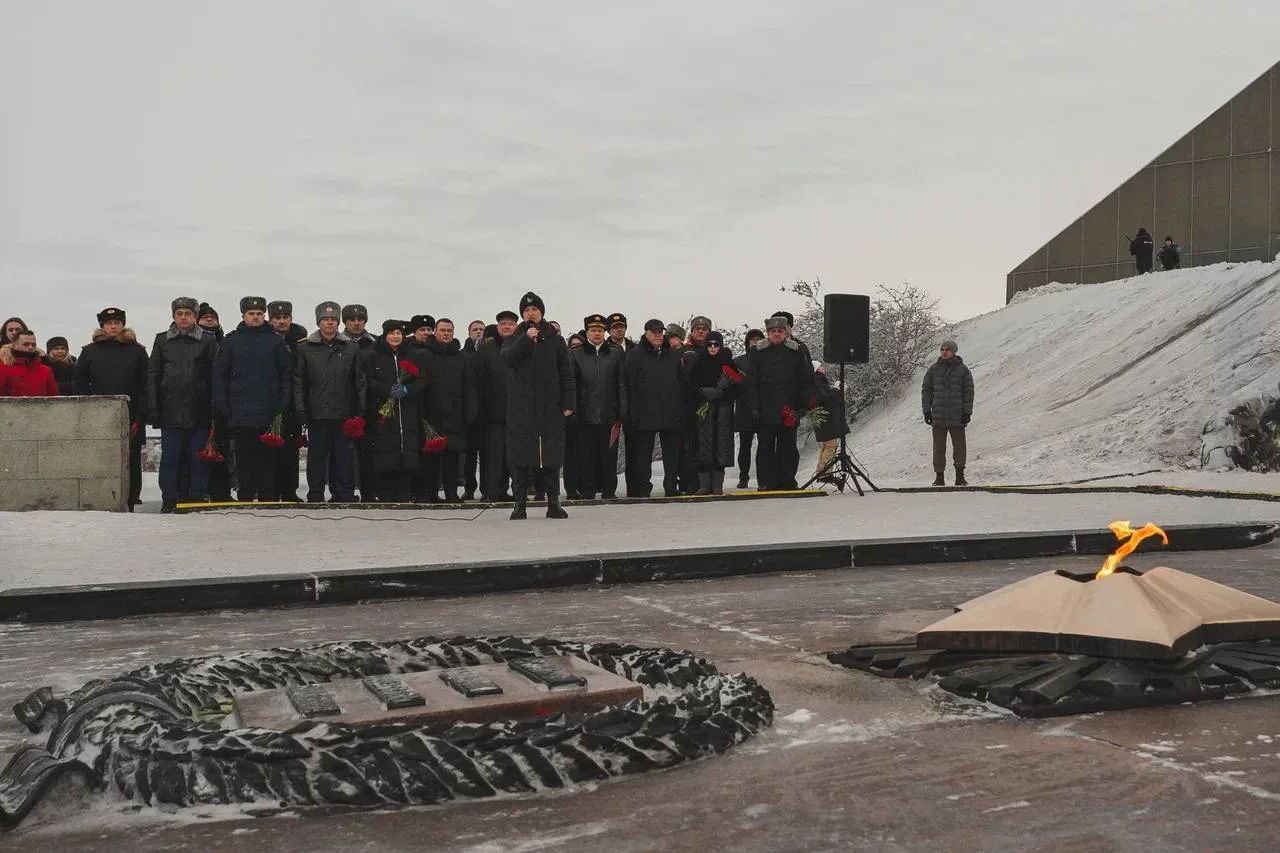 У мемориального комплекса Защитникам Советского Заполярья в годы Великой Отечественной войны в Мурманске состоялся торжественный митинг, посвящённый Дню защитника Отечества