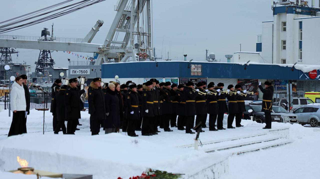 В Североморске почтили память защитников Заполярья торжественным митингом В Североморске почтили память защитников Заполярья торжественным митингом