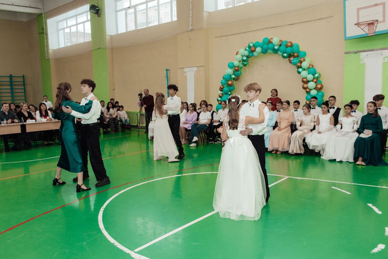 В ритме вальса и патриотизма В ритме вальса и патриотизма