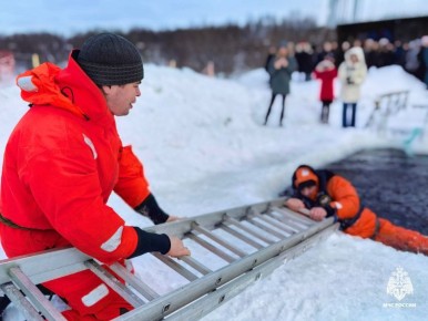 Мурманским кадетам показали, как выбраться из полыньи