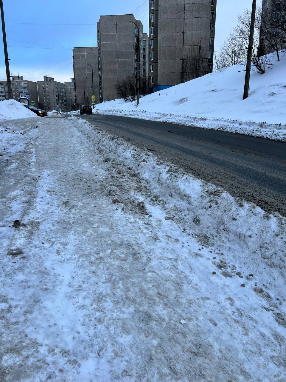 В информационно-телекоммуникационной сети "Интернет" в одной из социальных групп появился фотоматериал, в котором водитель автомобиля "Хентай" остановил транспортное средство с нарушением ПДД В информационно-телекоммуникационной сети "Интернет" в одной из социальных групп появился фотоматериал, в котором водитель автомобиля "Хентай" остановил транспортное средство с нарушением ПДД