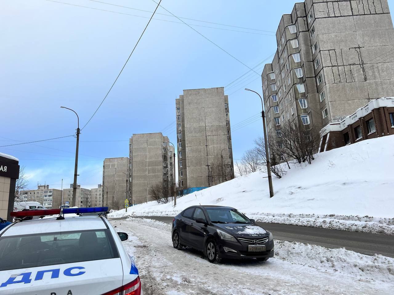 В информационно-телекоммуникационной сети "Интернет" в одной из социальных групп появился фотоматериал, в котором водитель автомобиля "Хентай" остановил транспортное средство с нарушением ПДД